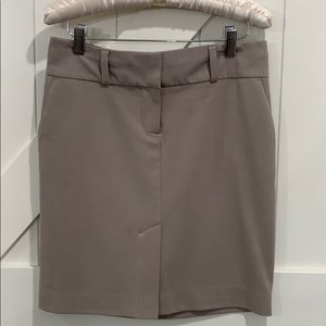Old Navy Skirt. Light Beige Color. Size 4.